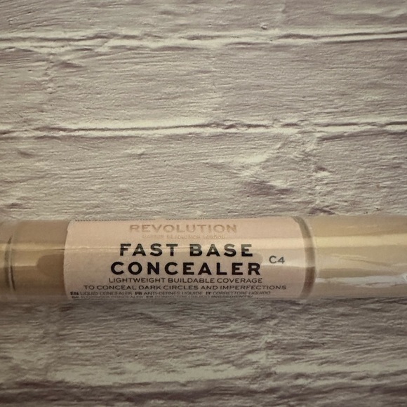 Revolution Fast Base Concealer shade C4 - Picture 1 of 2